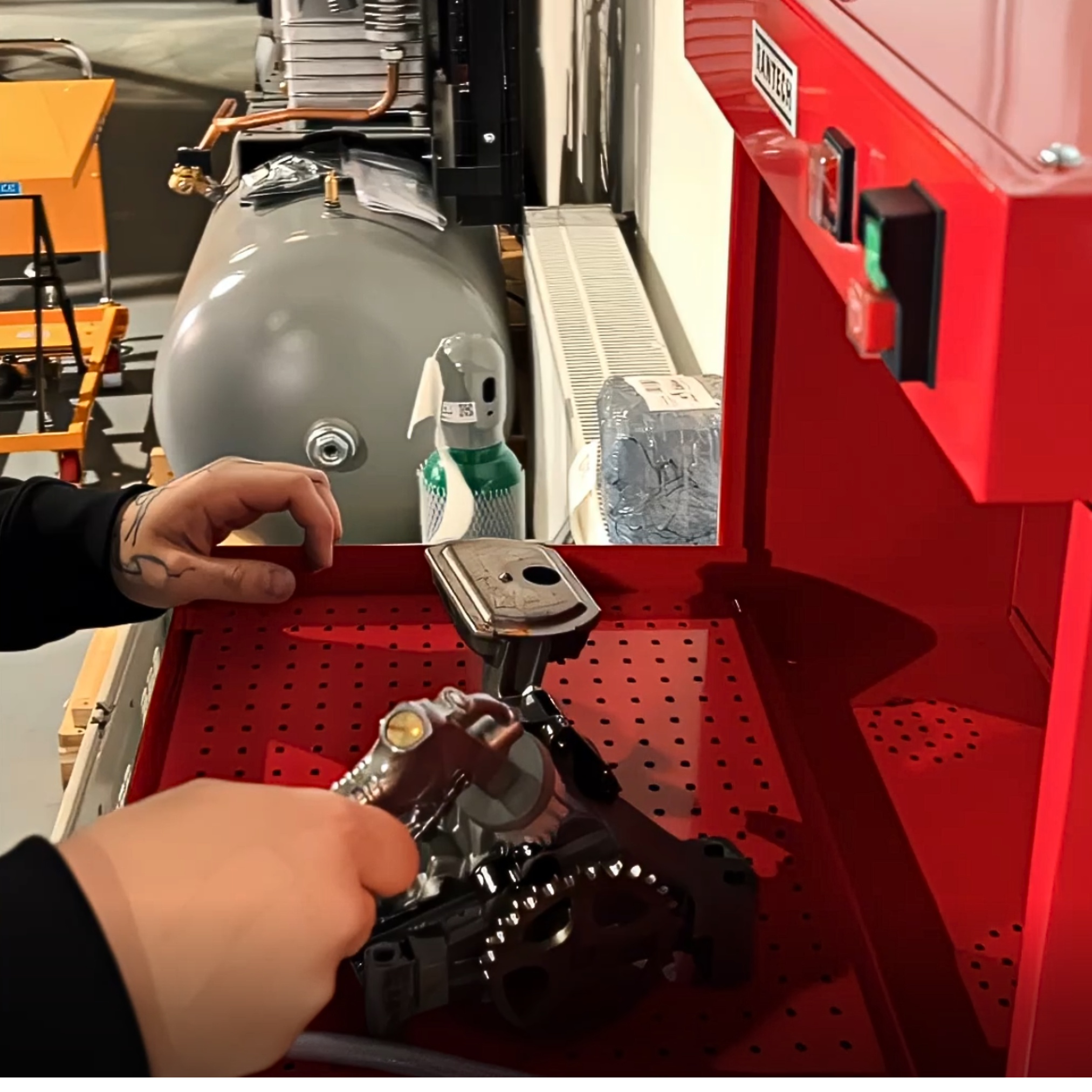 G02125-NA STENU Umývací stôl na stenu (12)